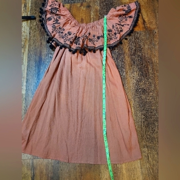 Umgee Med Embroidered off shoulder ruffle black pompom trim - Picture 3 of 15